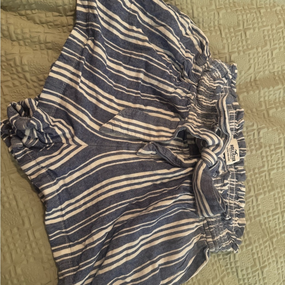 Size Medium - Hollister High Waisted Shorts